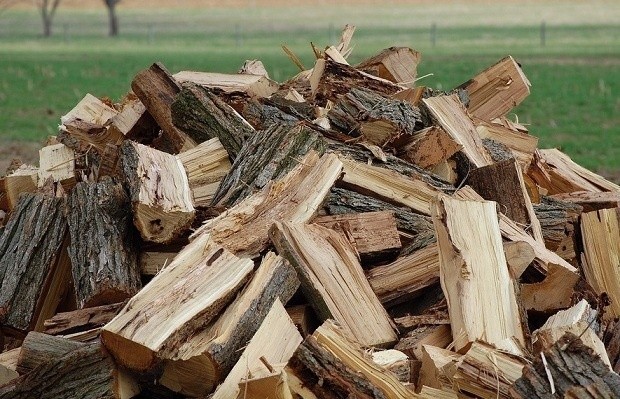 Как выбрать дрова для бани? Как растопить баню дровами?